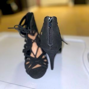 Black lace casual heels Christian Siriano Payless  size 5